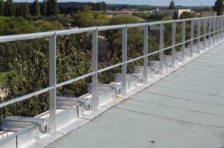 VECTACO® Z plate isolated parapet guardrail