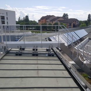 Passerelle autoportante avec escalier VECTAWAY® et échelle à crinoline VECTALADDER®