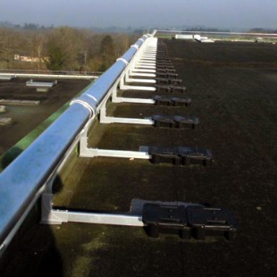 VECTACO® Free standing inclined guardrail