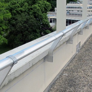 VECTACO® Offset parapet guardrail