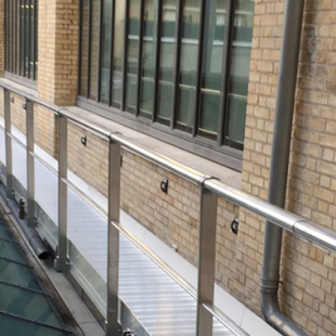 VECTAWAY®-Crossover walkway and  freestanding guardrail